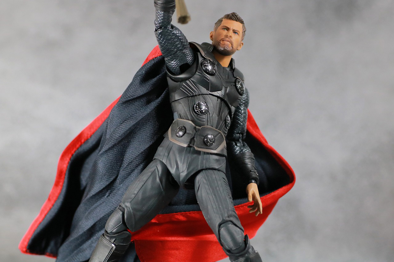 MAFEX　ソー　アベンジャーズ／インフィニティウォー　レビュー　アクション