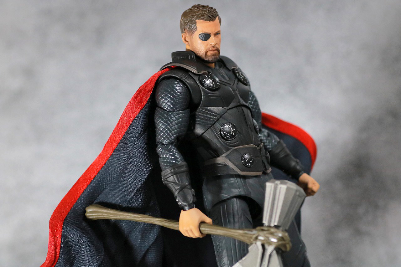 MAFEX　ソー　アベンジャーズ／インフィニティウォー　レビュー　アクション