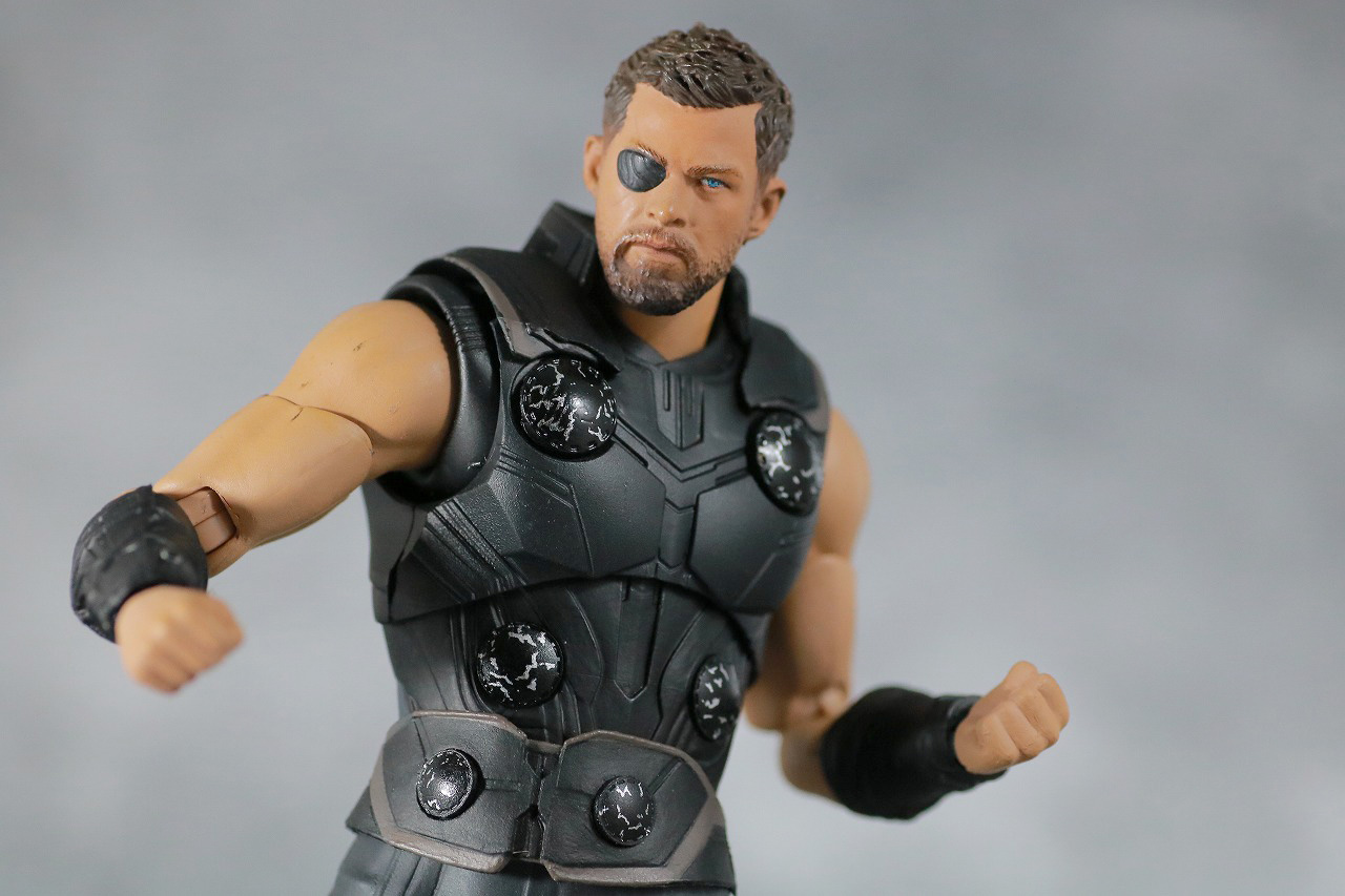 MAFEX　ソー　アベンジャーズ／インフィニティウォー　レビュー　アクション