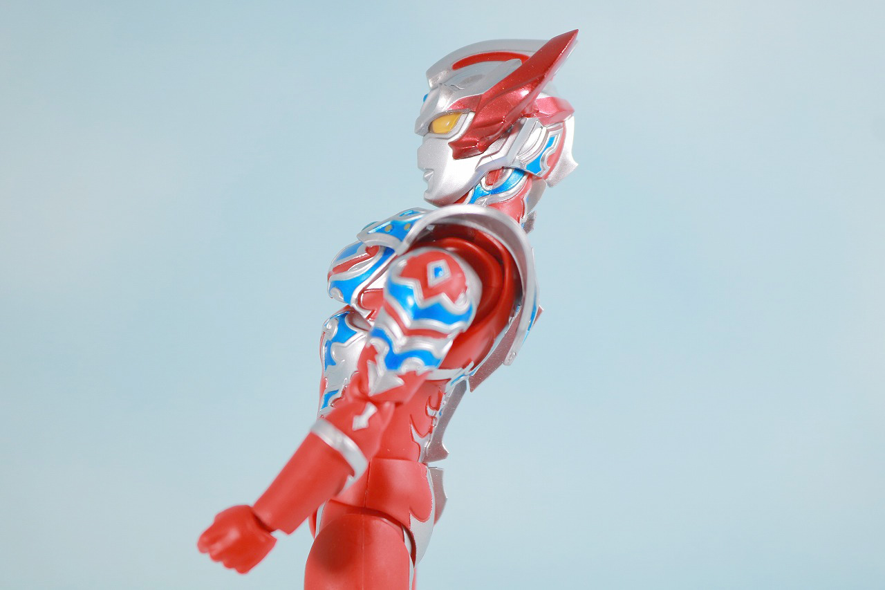 S.H.フィギュアーツ　ウルトラマンタイガ　トライストリウム　レビュー　可動範囲