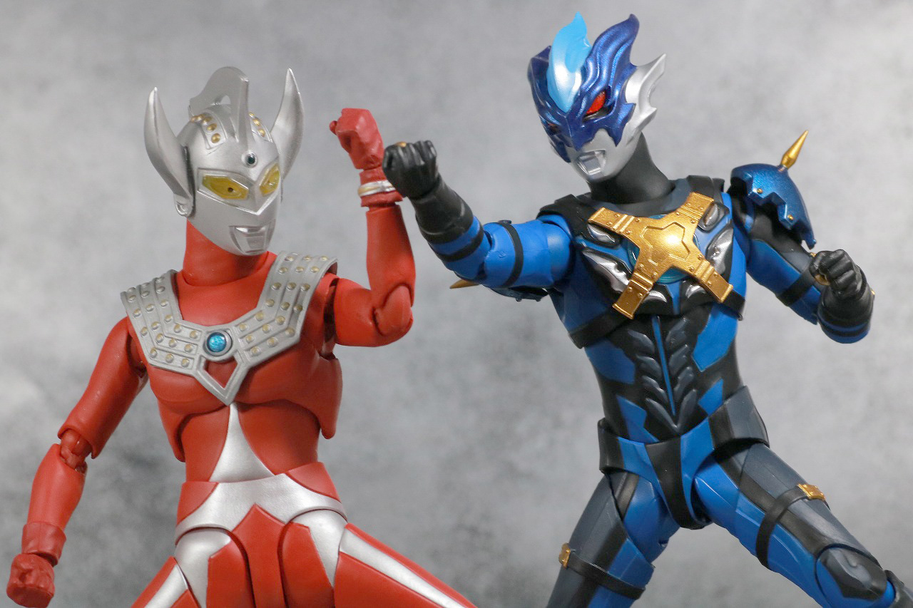 S.H.フィギュアーツ　ウルトラマントレギア　レビュー　アクション　ウルトラマンタロウ