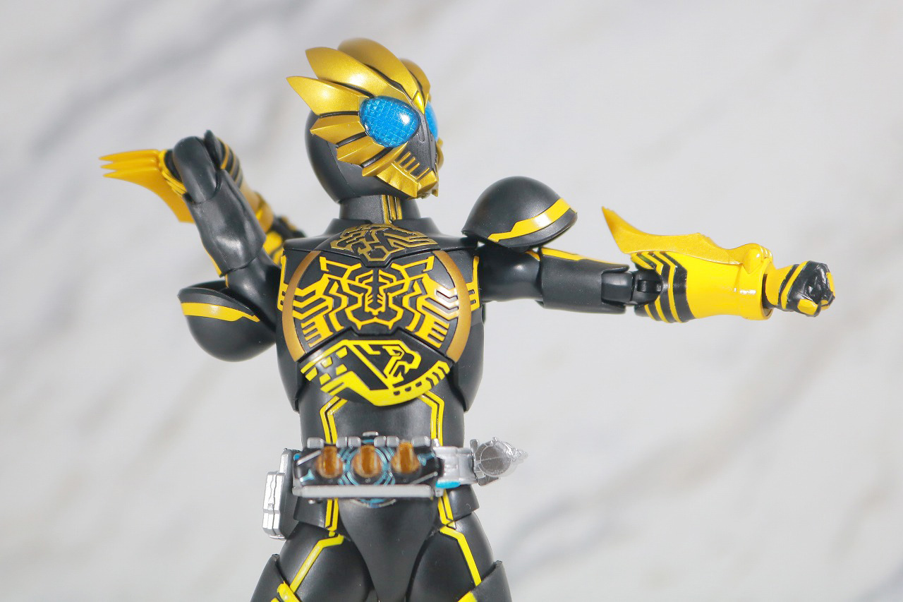 S.H.フィギュアーツ　仮面ライダーオーズ　ラトラータ―コンボ　真骨彫製法　レビュー　可動範囲