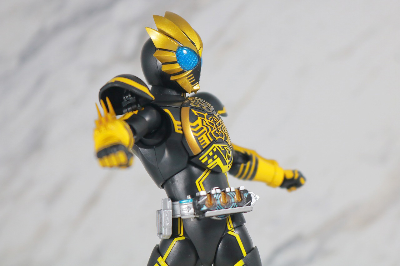 S.H.フィギュアーツ　仮面ライダーオーズ　ラトラータ―コンボ　真骨彫製法　レビュー　可動範囲