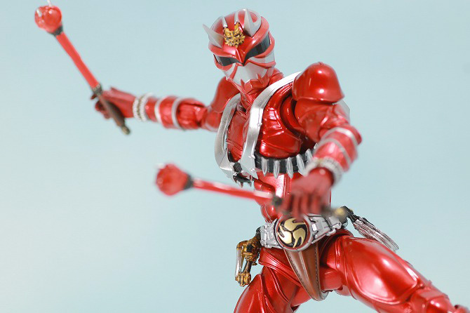 S.H.フィギュアーツ　仮面ライダー響鬼紅　真骨彫製法　レビュー　アクション