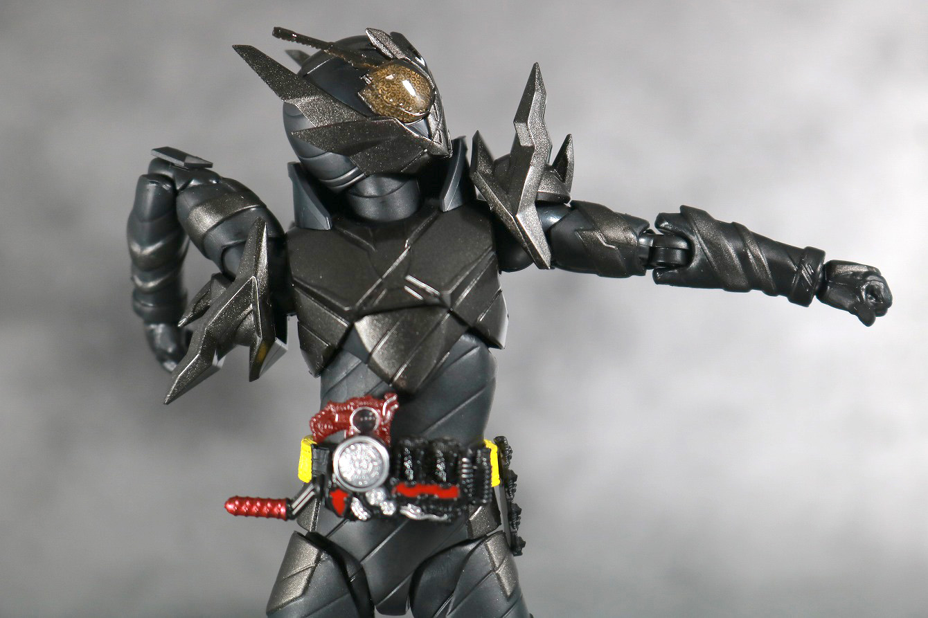 S.H.フィギュアーツ　仮面ライダーメタルビルド　レビュー　可動範囲　首回転　肩可動