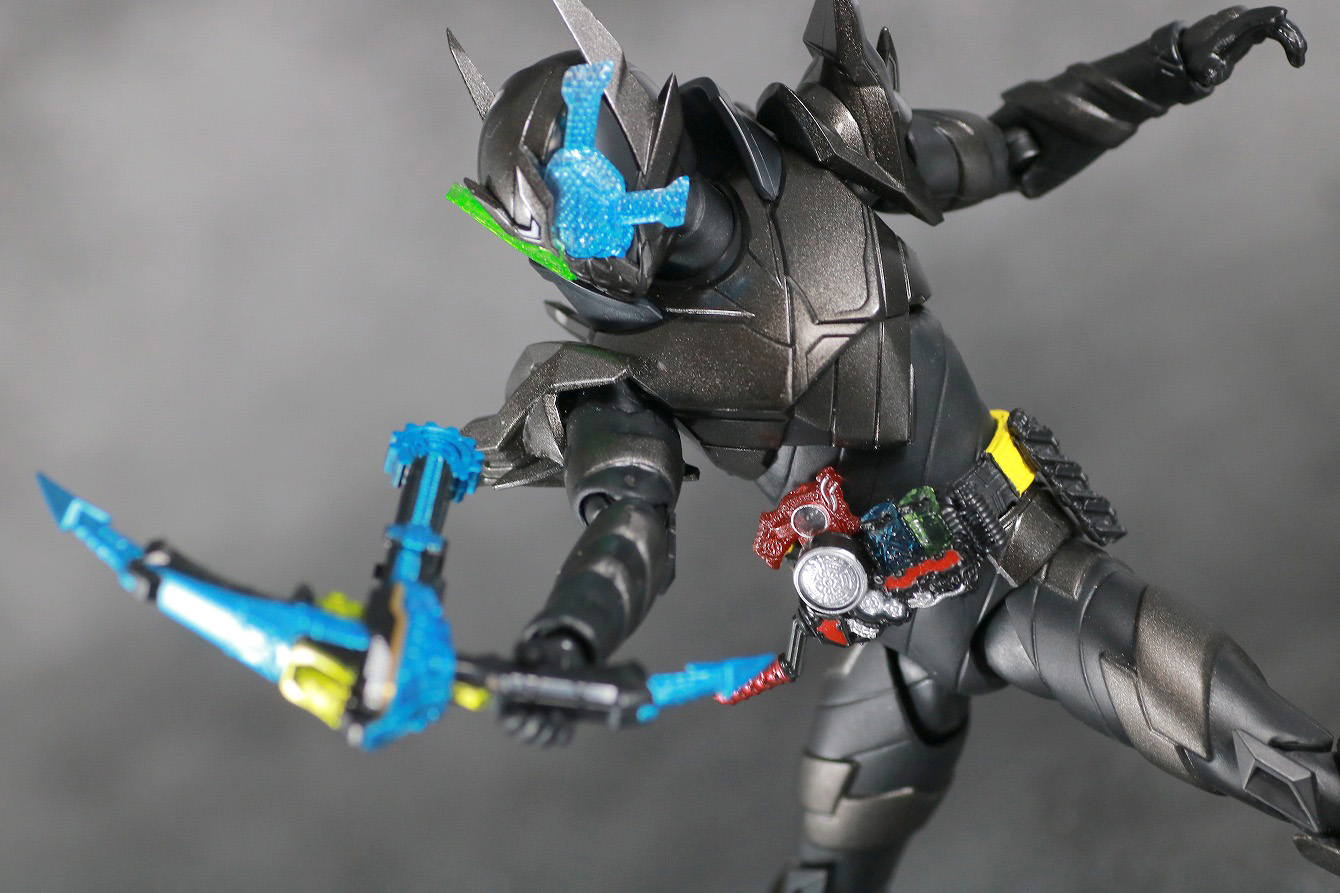 S.H.フィギュアーツ　仮面ライダーメタルビルド　レビュー　アクション　仮面ライダービルド　海賊レッシャー　ハザードフォーム