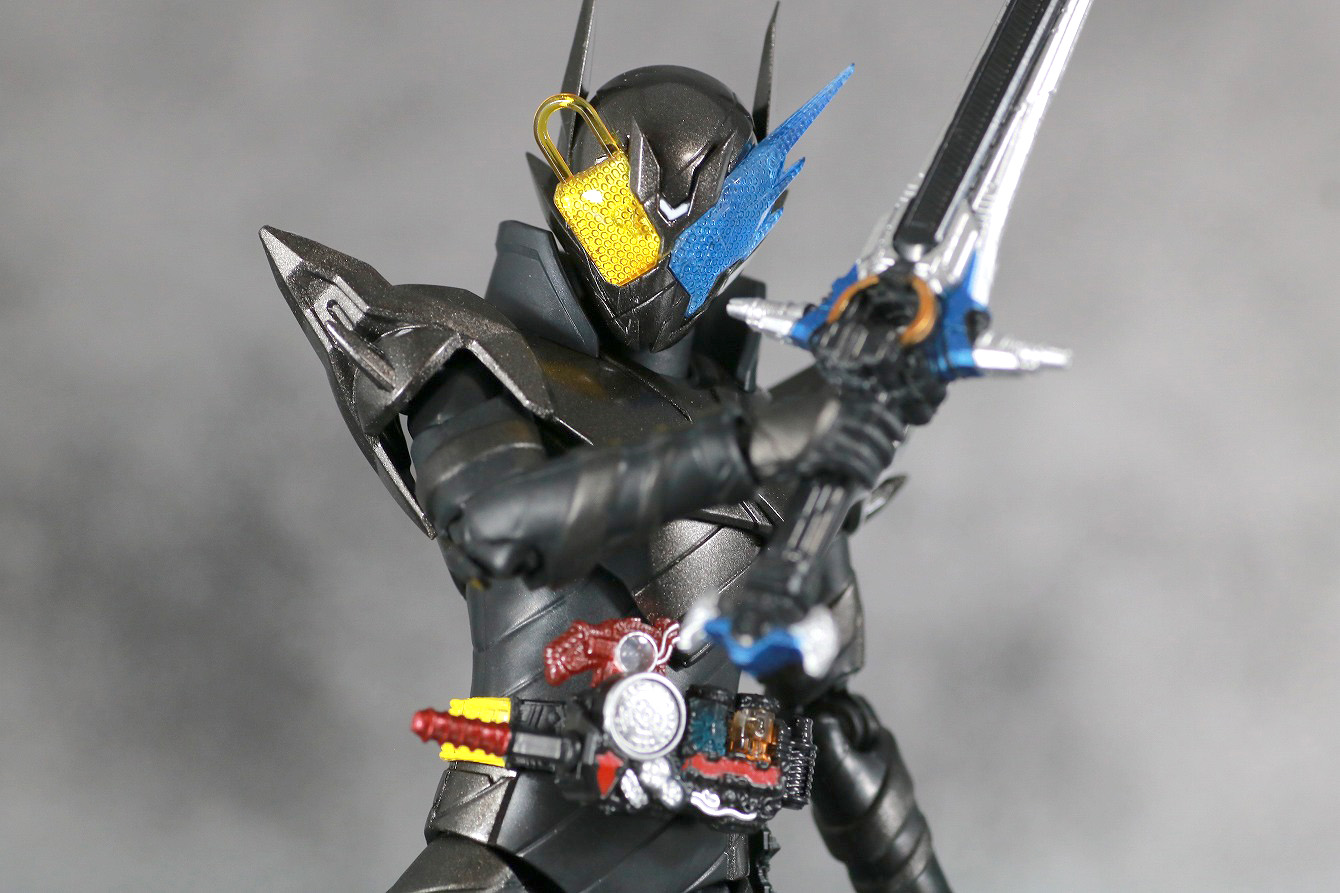 S.H.フィギュアーツ　仮面ライダーメタルビルド　レビュー　アクション　仮面ライダービルド　キードラゴン　ハザードフォーム