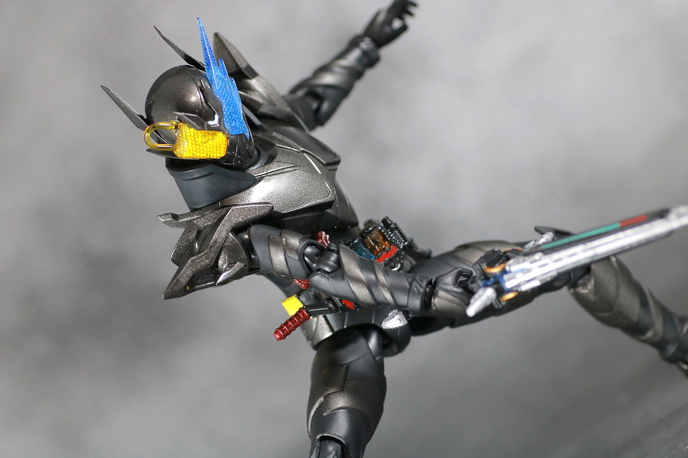 S.H.フィギュアーツ　仮面ライダーメタルビルド　レビュー　アクション　仮面ライダービルド　キードラゴン　ハザードフォーム