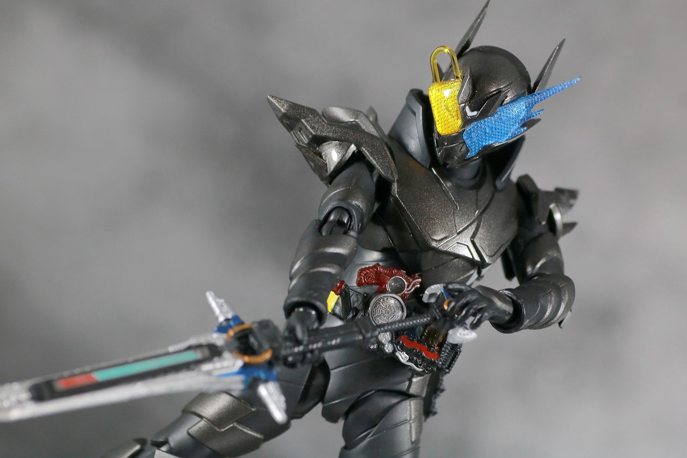 S.H.フィギュアーツ　仮面ライダーメタルビルド　レビュー　アクション　仮面ライダービルド　キードラゴン　ハザードフォーム