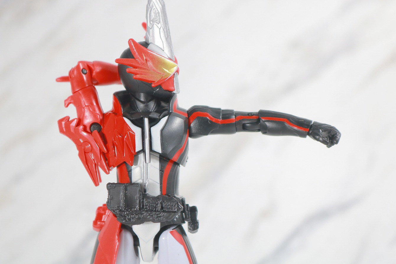 RKF　仮面ライダーセイバー　ブレイブドラゴン　レビュー　可動範囲　