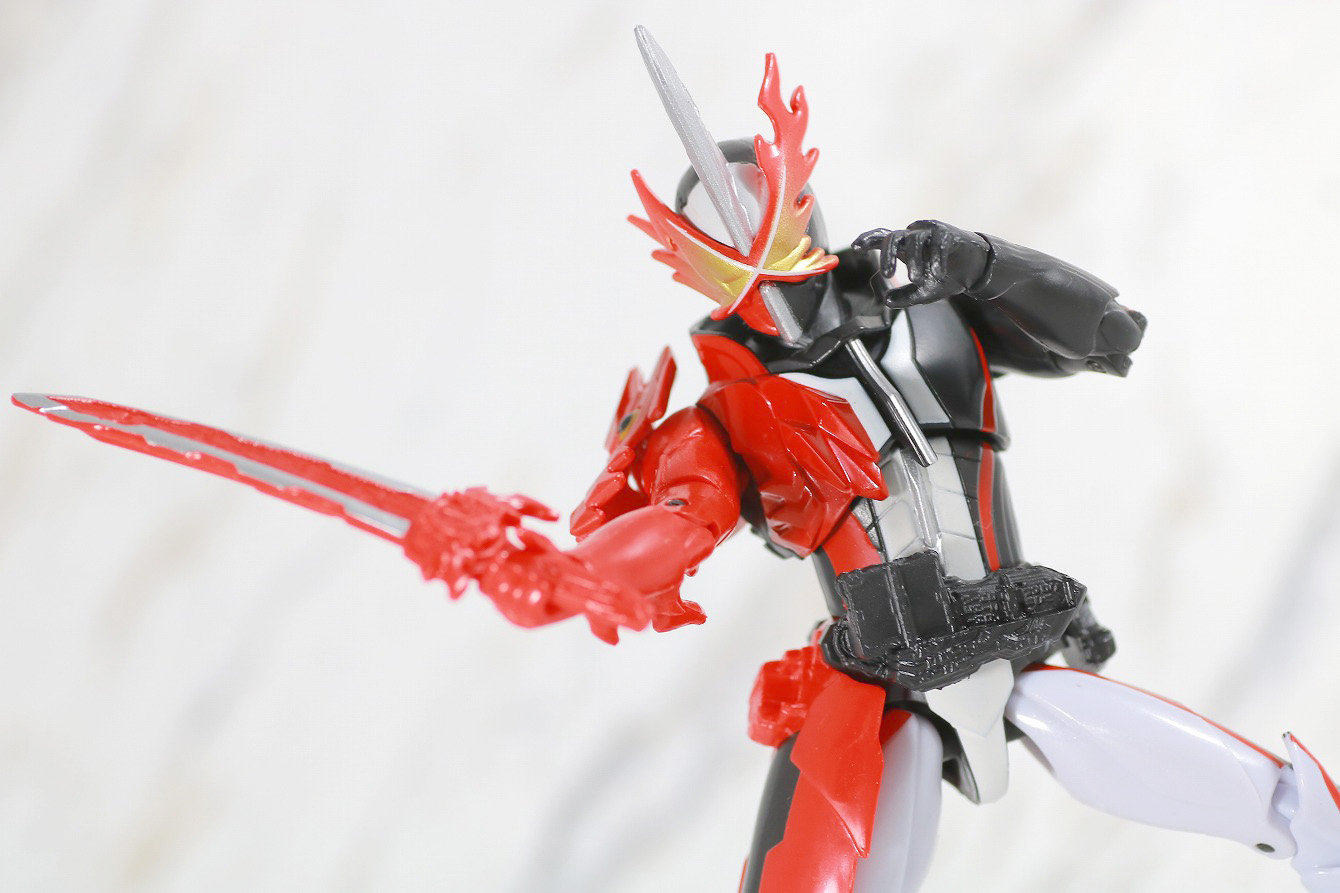 RKF　仮面ライダーセイバー　ブレイブドラゴン　レビュー　アクション