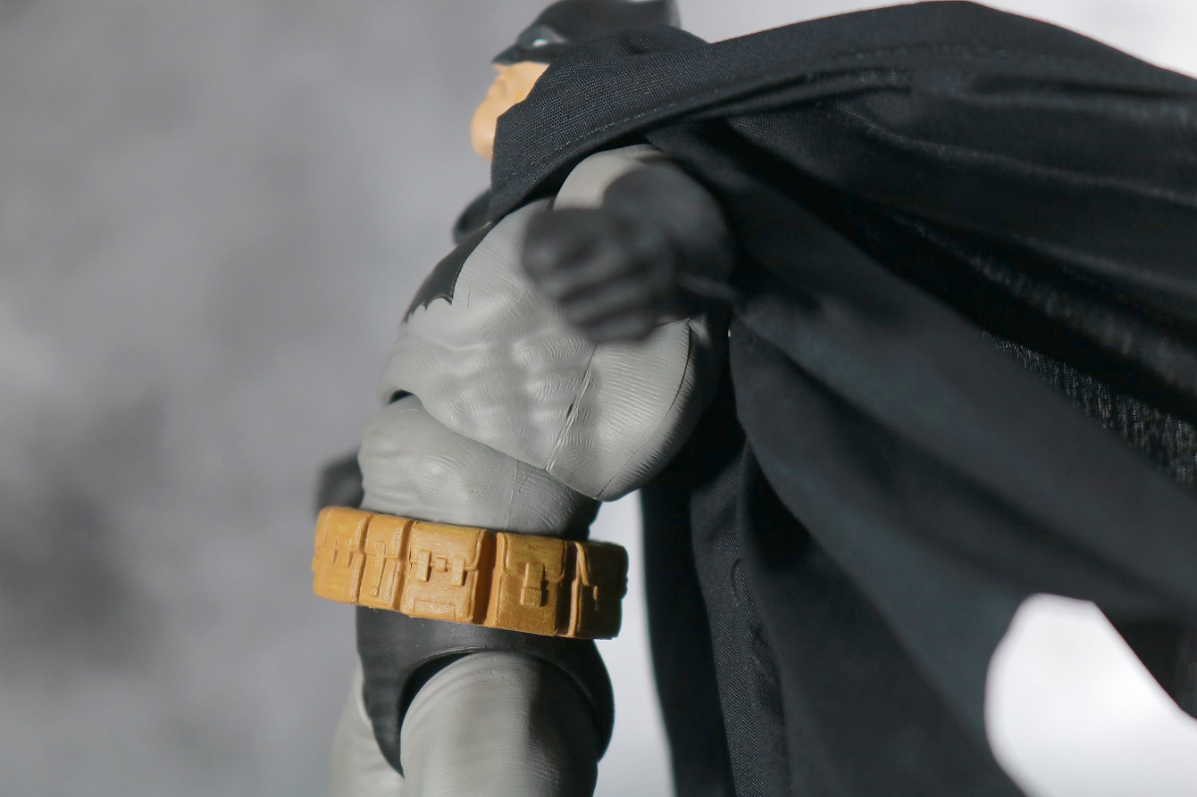 MAFEX バットマン（The Dark Knight Returns）　レビュー　可動範囲　腰前可動