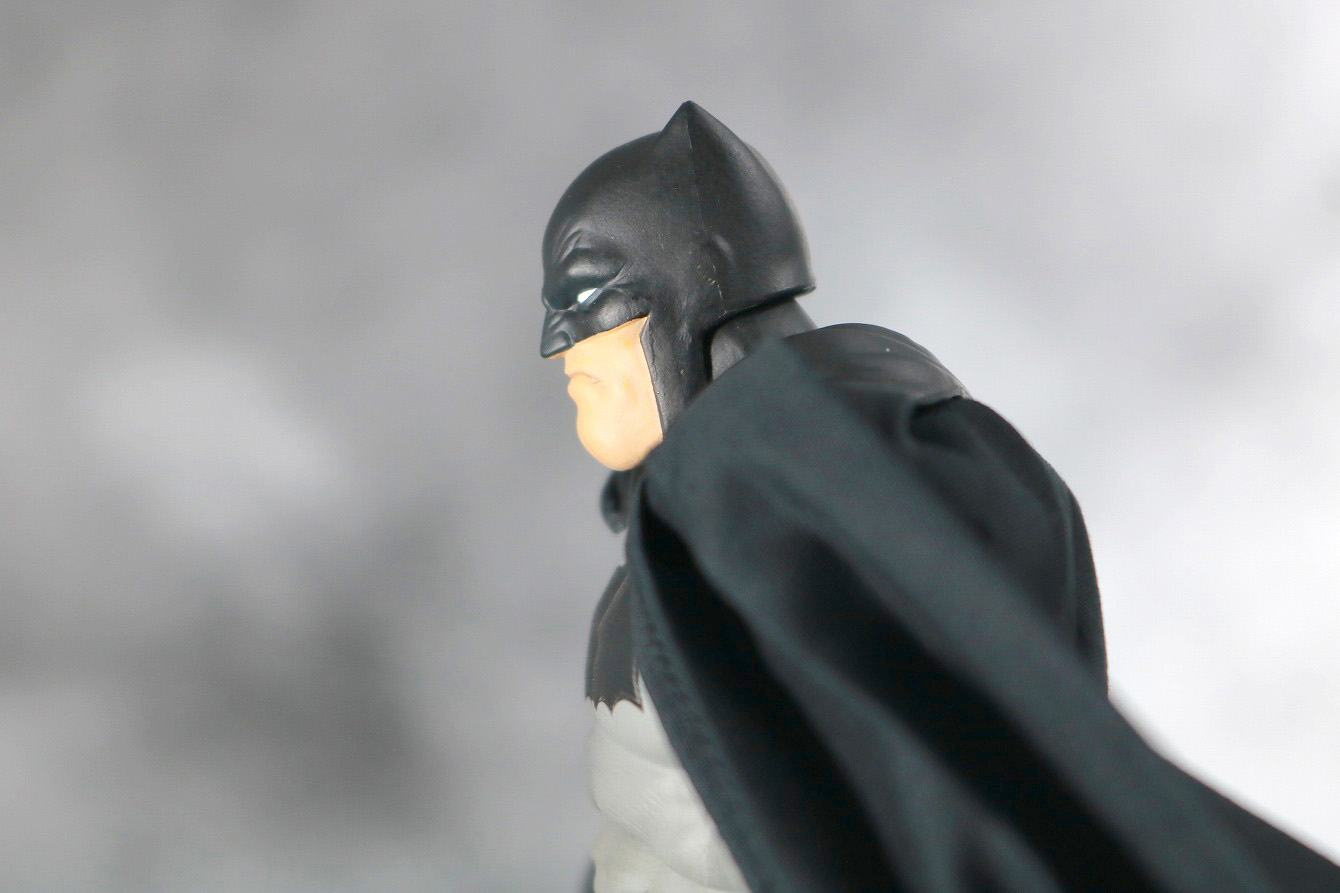 MAFEX バットマン（The Dark Knight Returns）　レビュー　可動範囲　首下可動