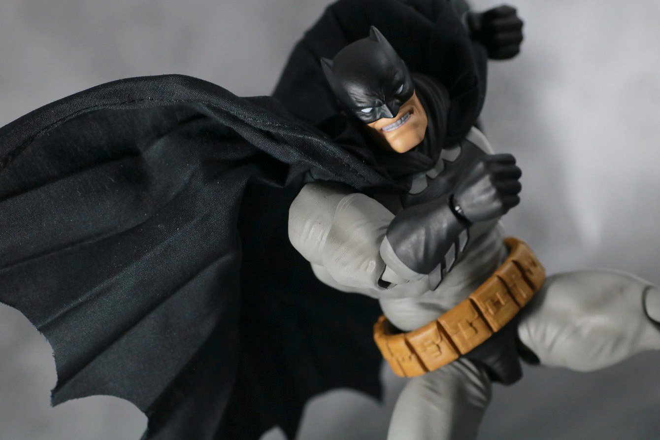 MAFEX バットマン（The Dark Knight Returns）　レビュー　アクション