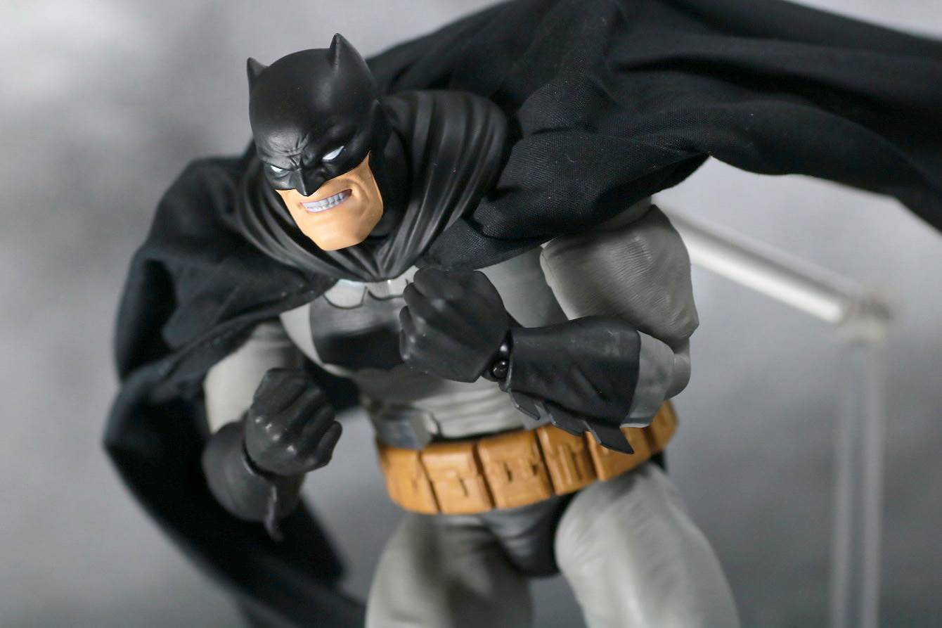 MAFEX バットマン（The Dark Knight Returns）　レビュー　アクション