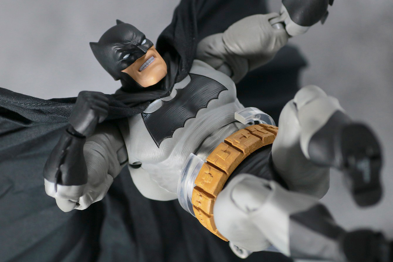 MAFEX バットマン（The Dark Knight Returns）　レビュー　アクション