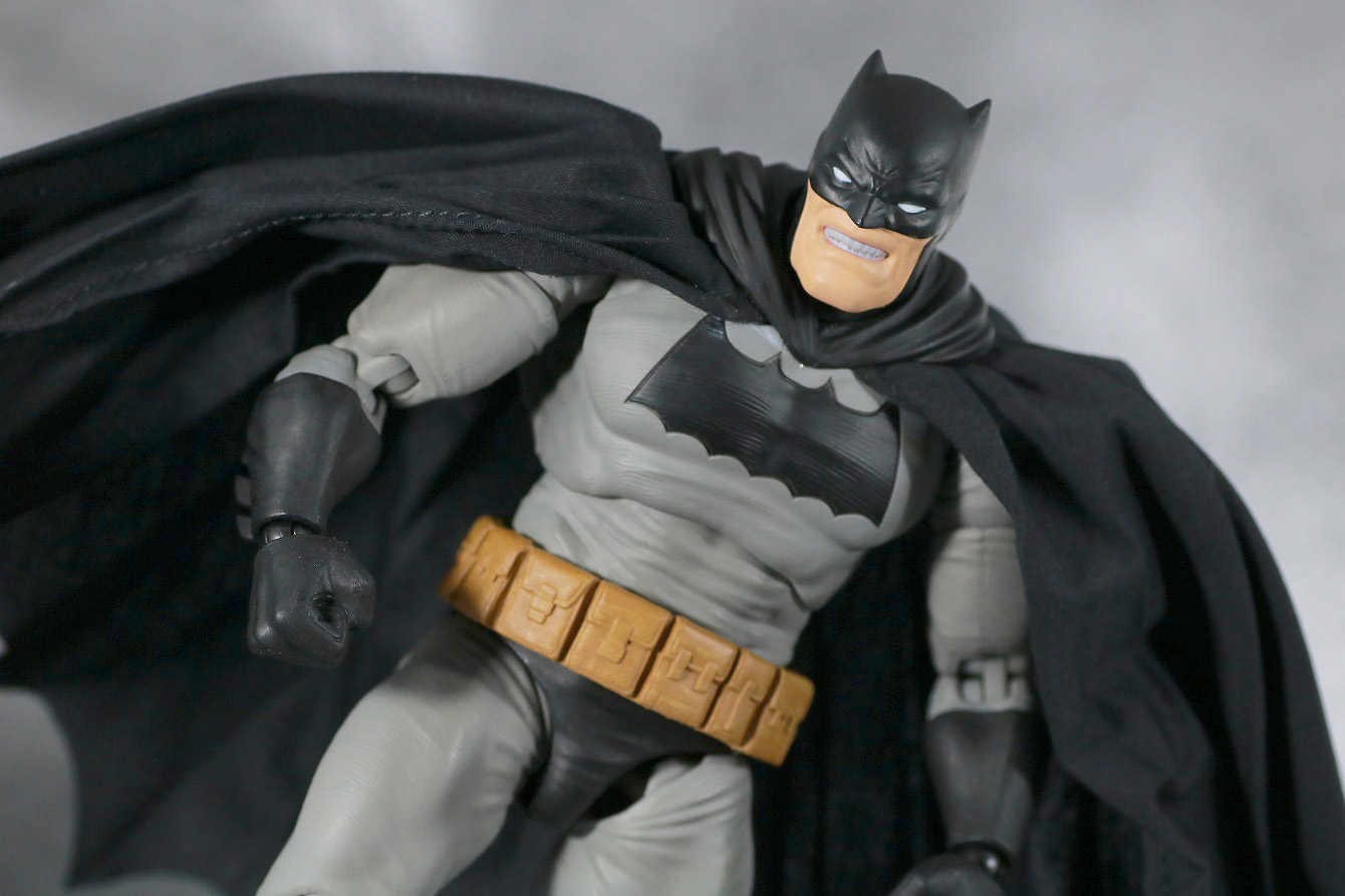 MAFEX バットマン（The Dark Knight Returns）　レビュー　アクション