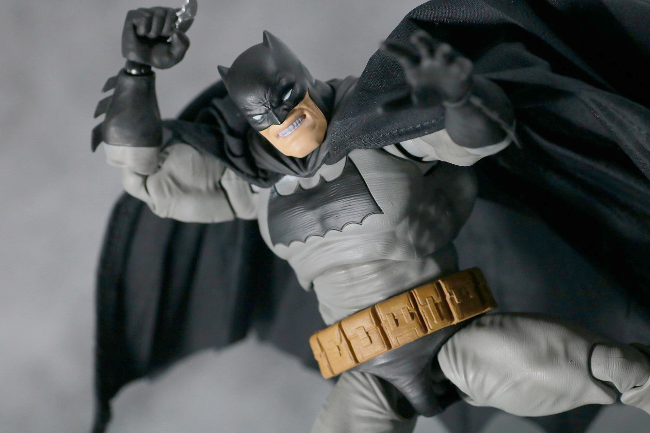 MAFEX バットマン（The Dark Knight Returns）　レビュー　アクション