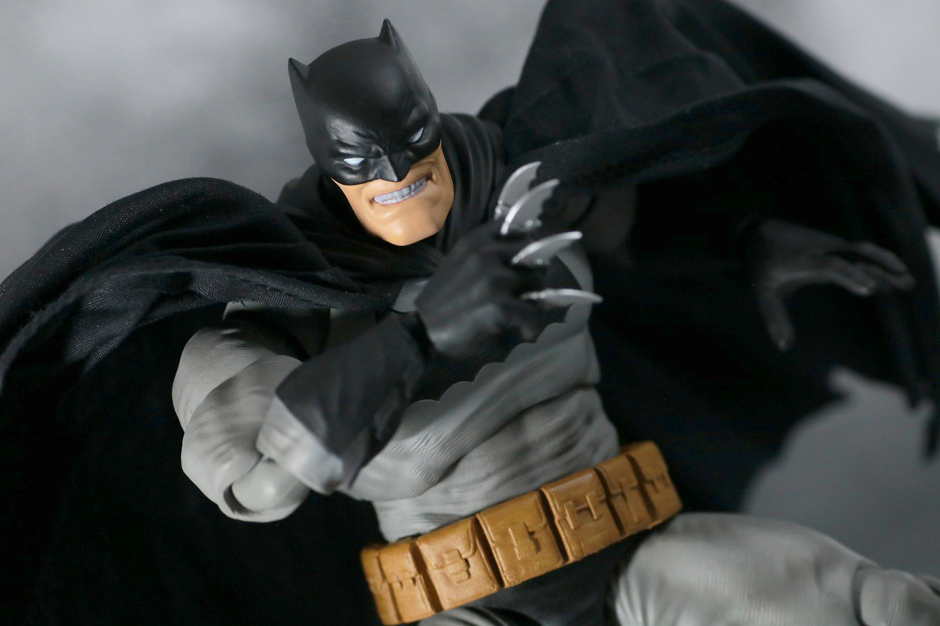 MAFEX バットマン（The Dark Knight Returns）　レビュー　アクション