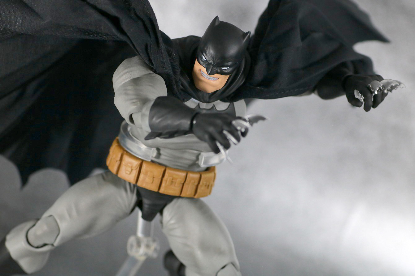 MAFEX バットマン（The Dark Knight Returns）　レビュー　アクション