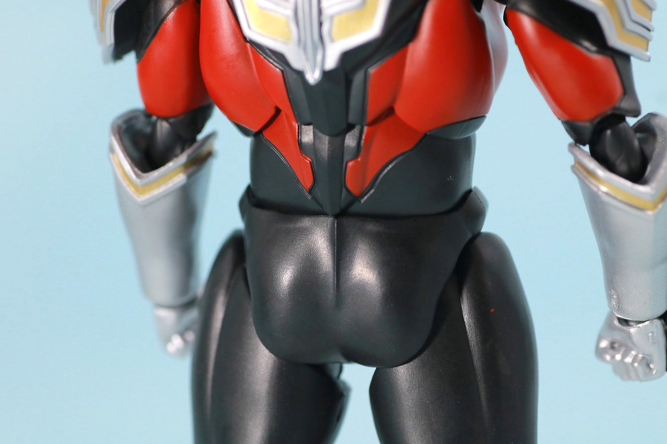 S.H.フィギュアーツ　ウルトラマンタイタス　レビュー　本体