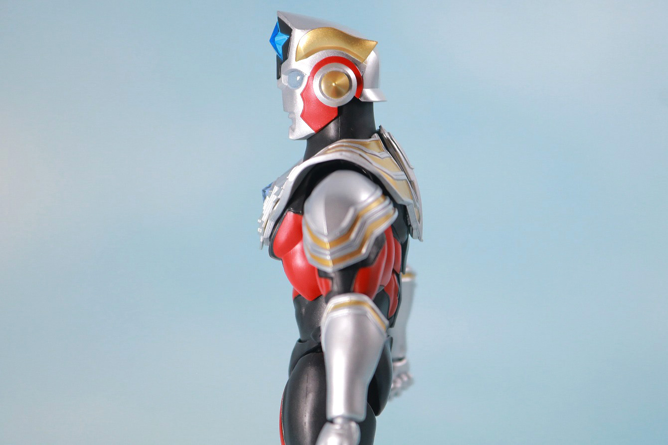 S.H.フィギュアーツ　ウルトラマンタイタス　レビュー　可動範囲　腰後ろ可動