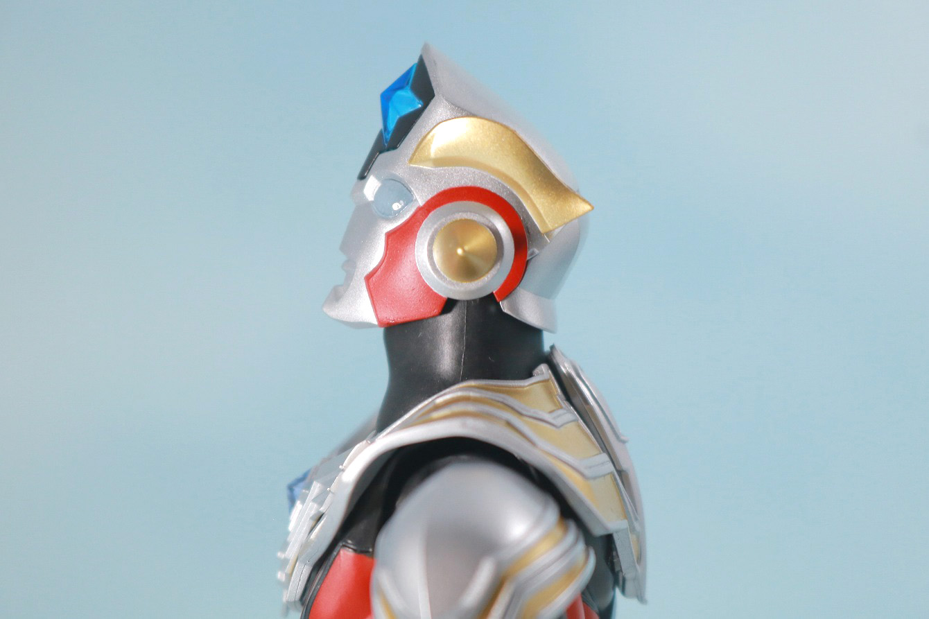 S.H.フィギュアーツ　ウルトラマンタイタス　レビュー　可動範囲　首前可動