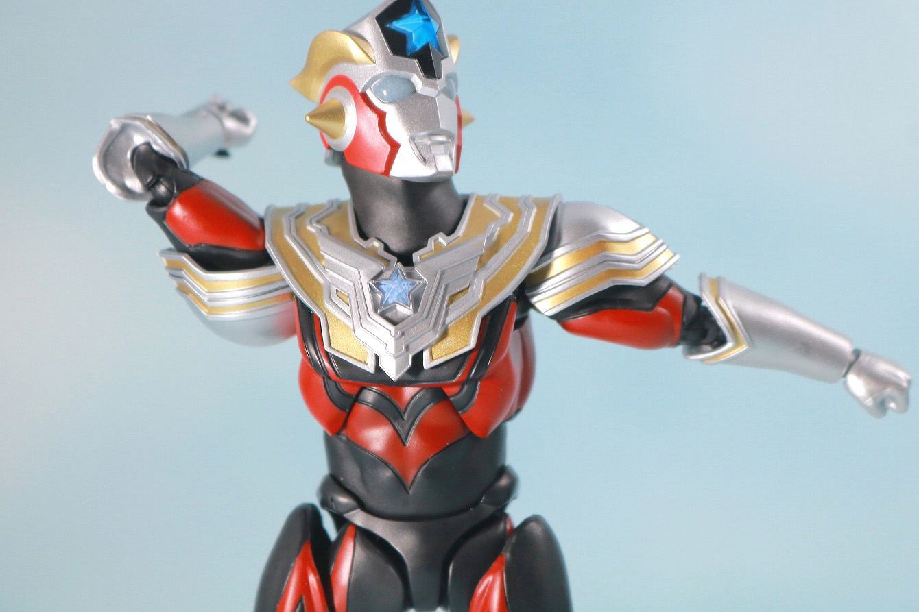 S.H.フィギュアーツ　ウルトラマンタイタス　レビュー　可動範囲　首　肩可動