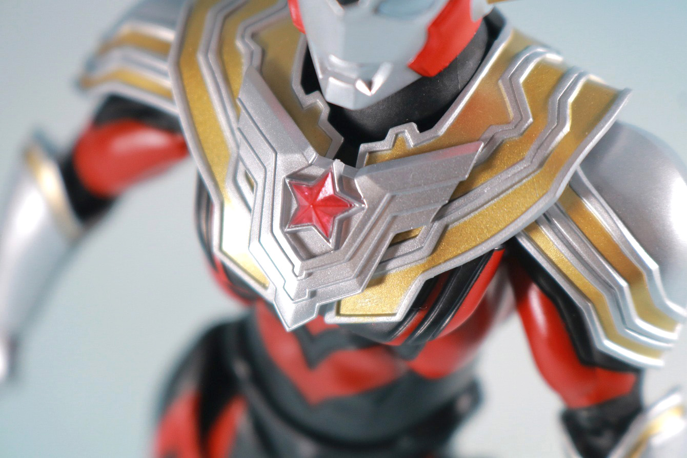 S.H.フィギュアーツ　ウルトラマンタイタス　レビュー　付属品　カラータイマー