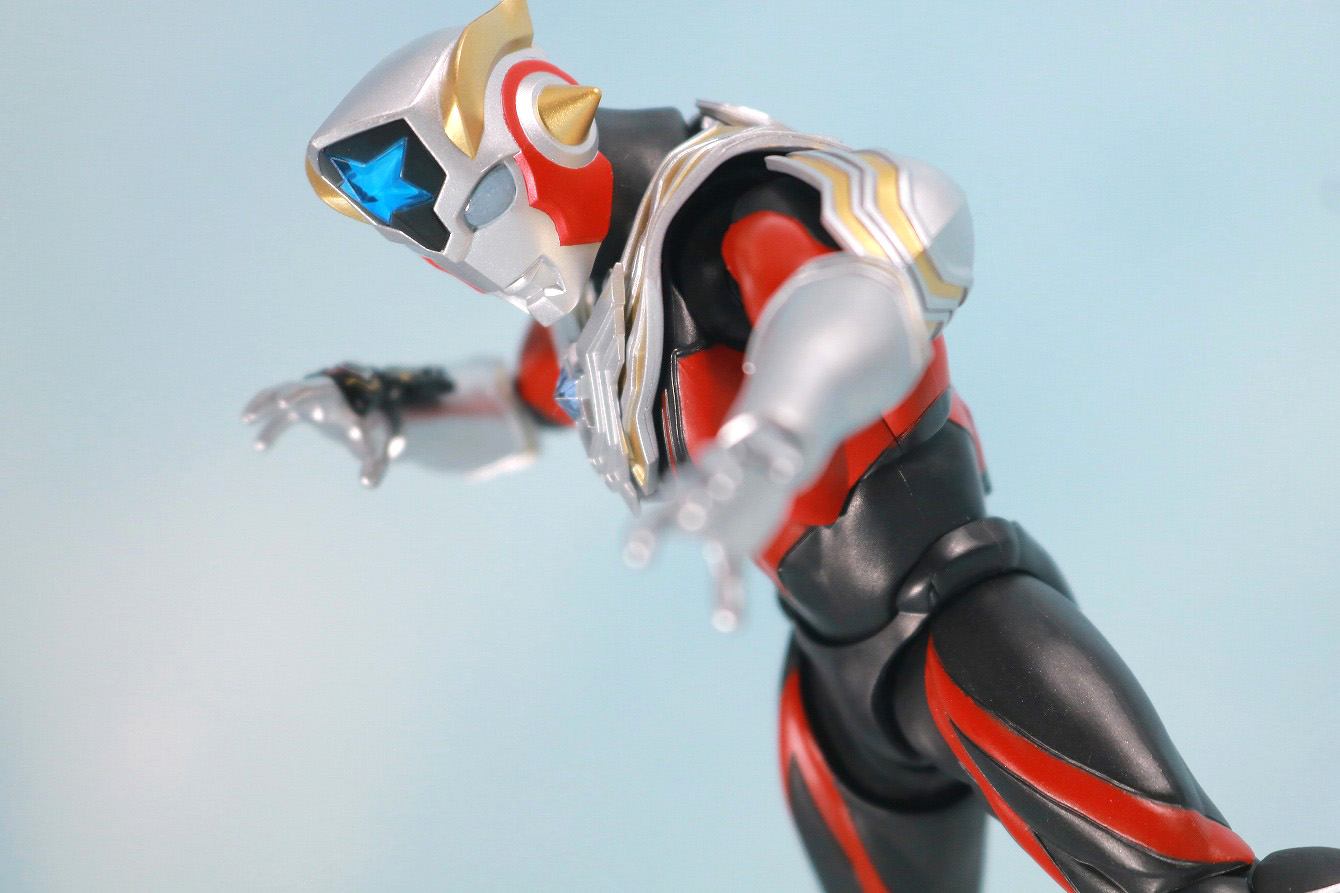 S.H.フィギュアーツ　ウルトラマンタイタス　レビュー　アクション