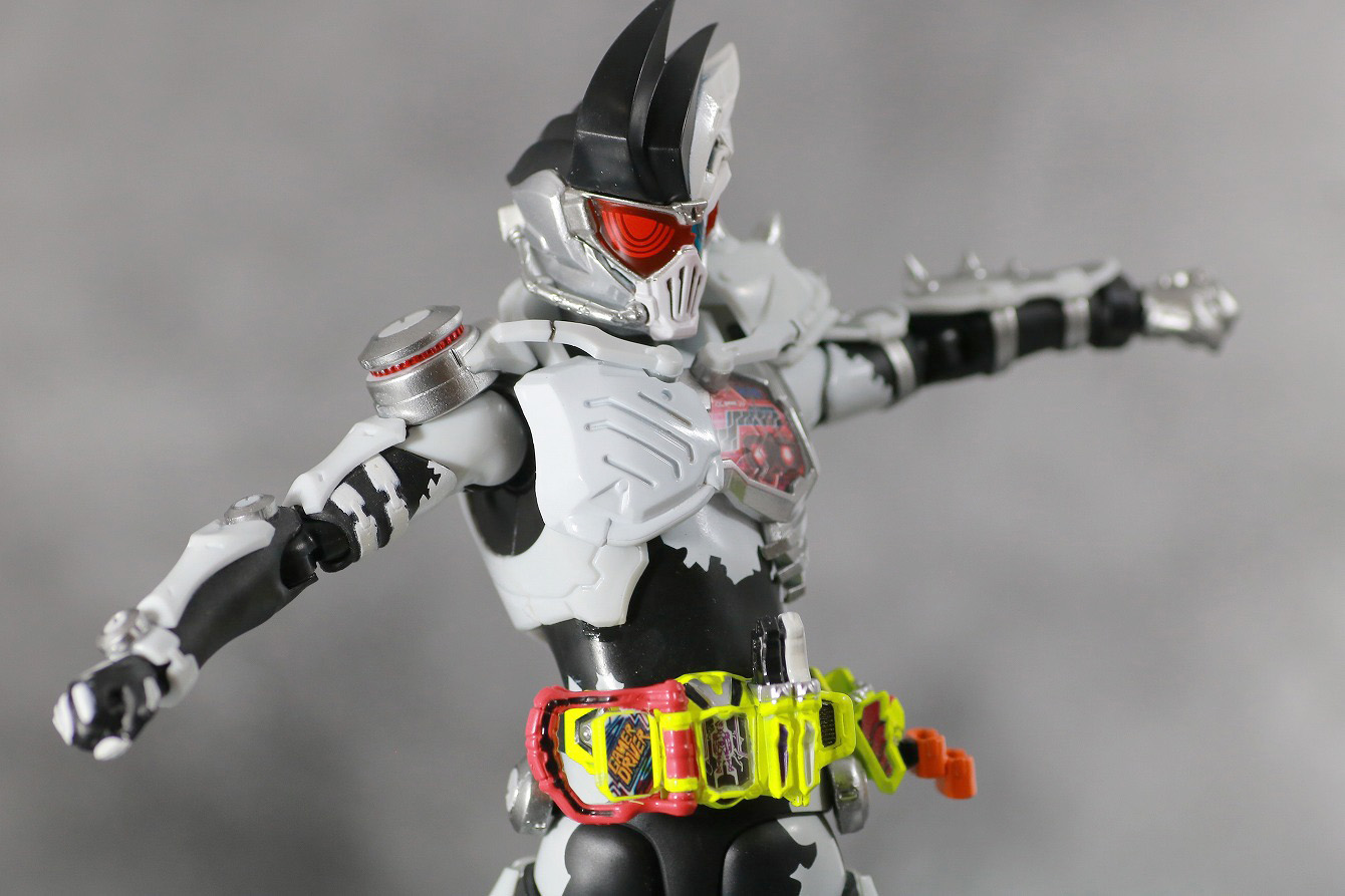 S.H.フィギュアーツ　仮面ライダーゲンム　ゾンビアクションゲーマー　レベルX-0　レビュー　可動範囲　腰回転