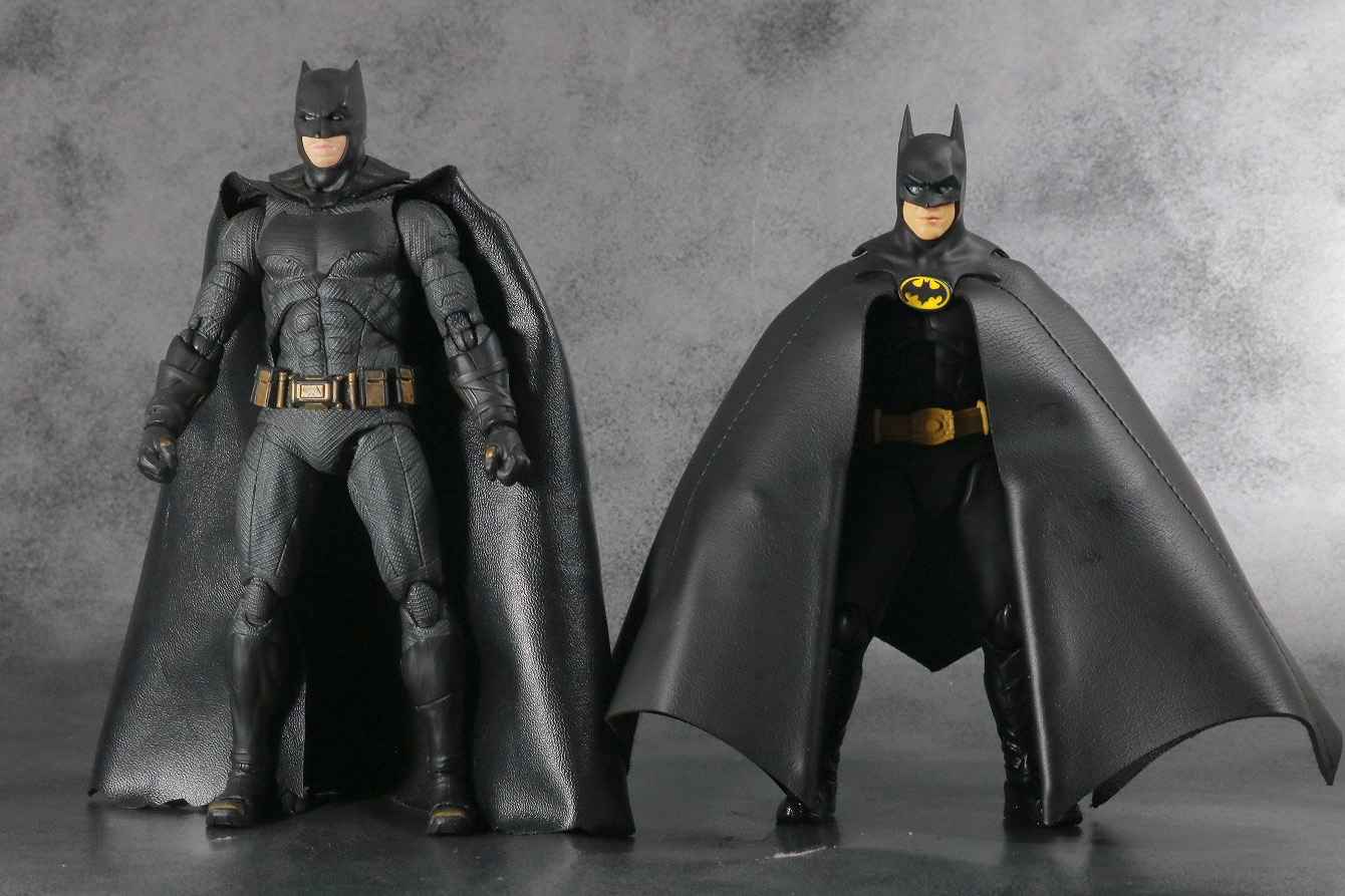 S.H.フィギュアーツ　バットマン 1989　レビュー　本体　MAFEX　バットマン（ジャスティスリーグ）　比較