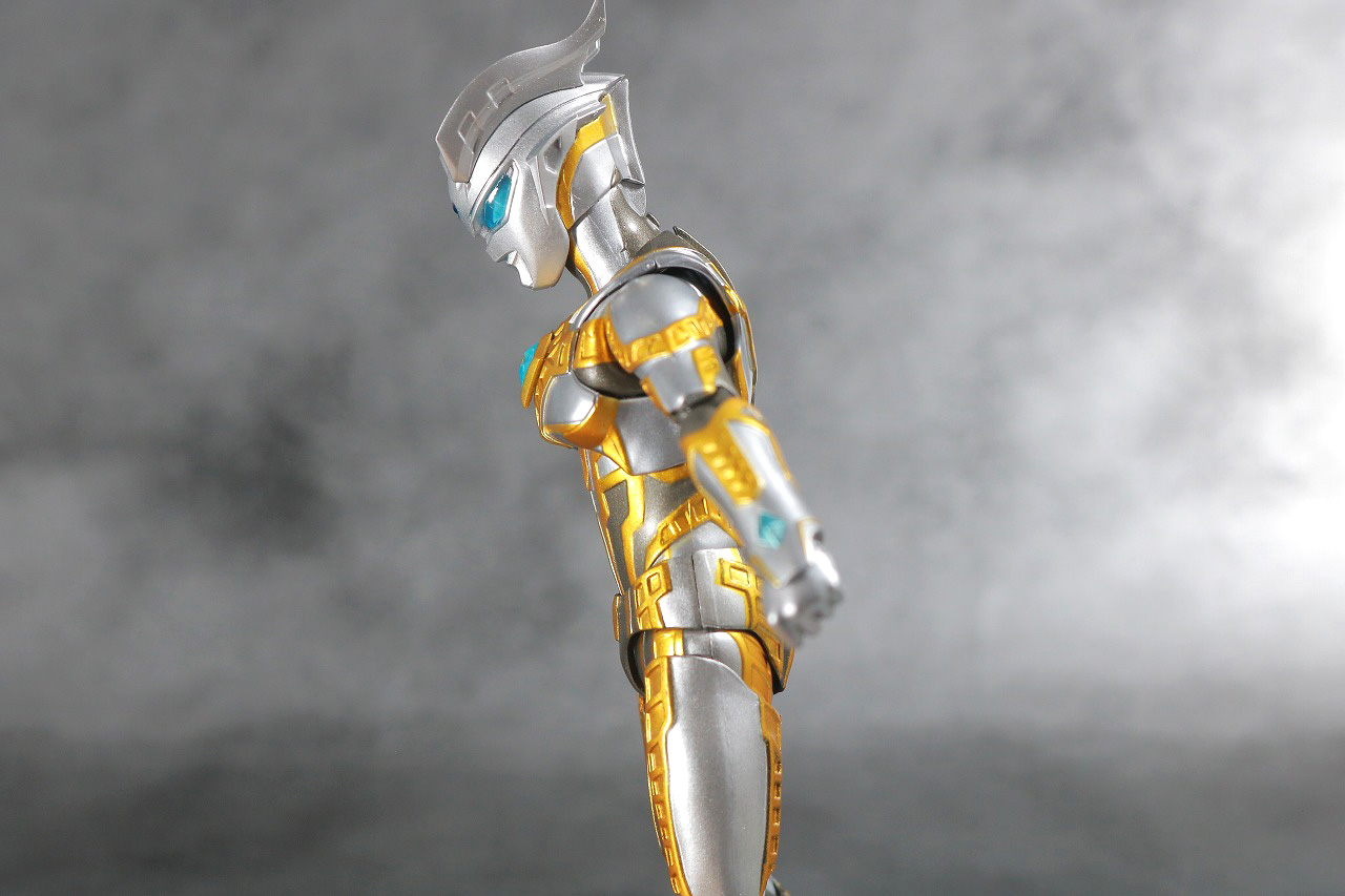 S.H.フィギュアーツ　シャイニングウルトラマンゼロ　レビュー　可動範囲