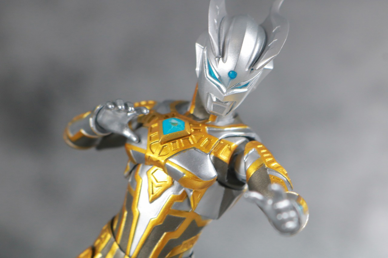 S.H.フィギュアーツ　シャイニングウルトラマンゼロ　レビュー　アクション