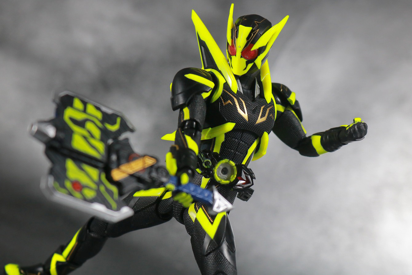 S.H.フィギュアーツ　仮面ライダーゼロワン　シャイニングホッパー　レビュー　アクション　オーソライズバスター