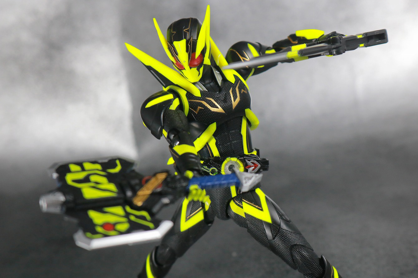 S.H.フィギュアーツ　仮面ライダーゼロワン　シャイニングホッパー　レビュー　アクション　オーソライズバスター　アタッシュカリバー