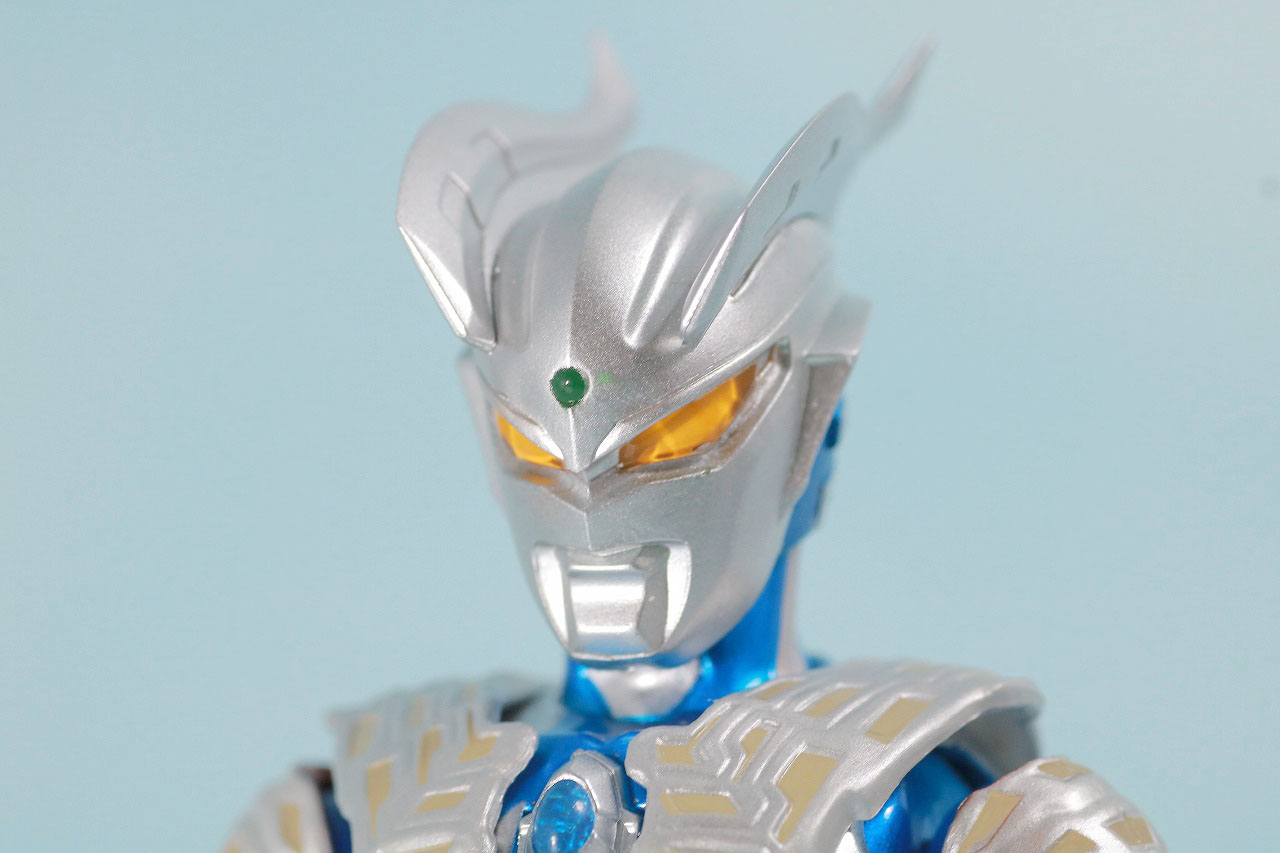 S.H.フィギュアーツ　ウルトラマンゼロ 10th Anniversary スペシャルカラーVer.　レビュー　本体