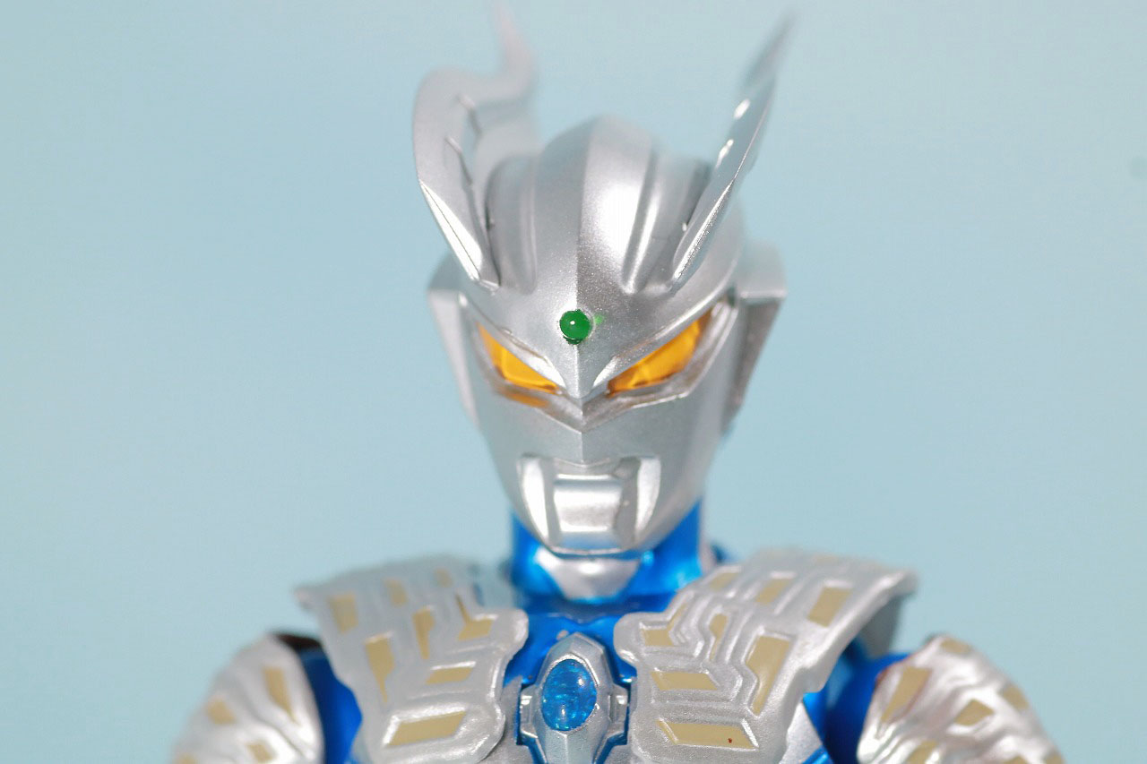 S.H.フィギュアーツ　ウルトラマンゼロ 10th Anniversary スペシャルカラーVer.　レビュー　本体