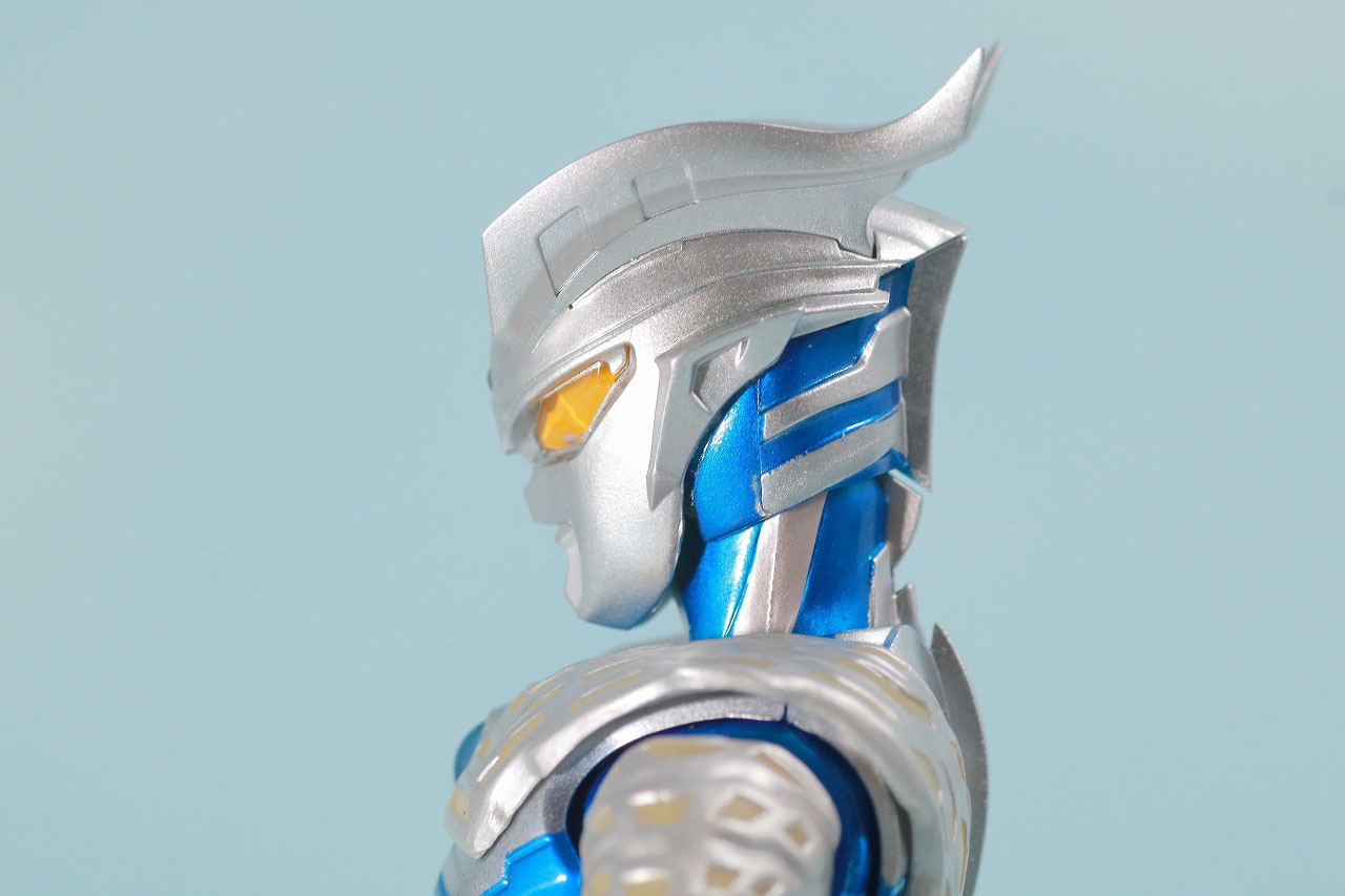 S.H.フィギュアーツ　ウルトラマンゼロ 10th Anniversary スペシャルカラーVer.　レビュー　本体