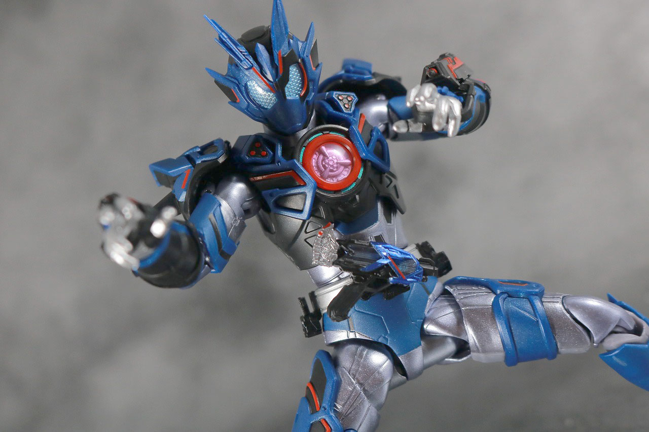 S.H.フィギュアーツ　仮面ライダーバルカン　アサルトウルフ　レビュー　アクション