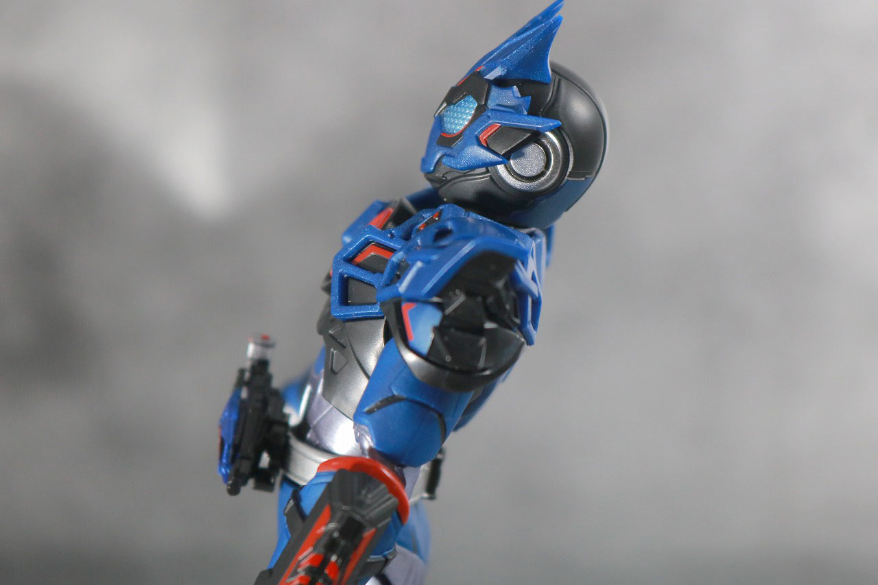 S.H.フィギュアーツ　仮面ライダーバルカン　アサルトウルフ　レビュー　可動範囲