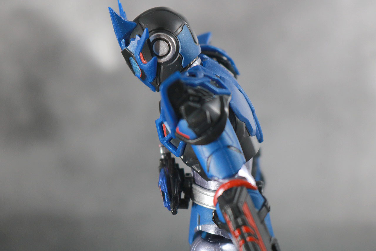 S.H.フィギュアーツ　仮面ライダーバルカン　アサルトウルフ　レビュー　可動範囲