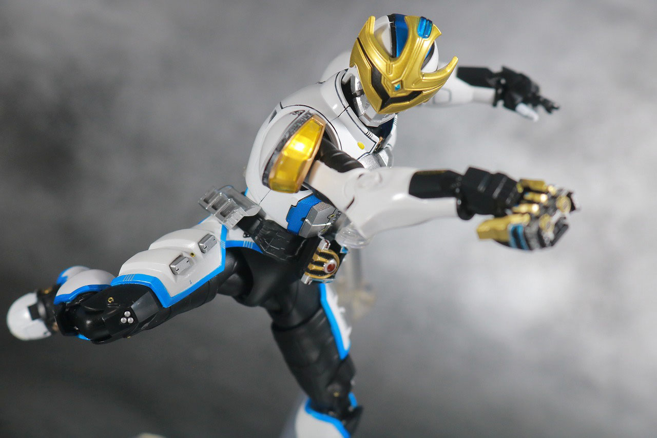 S.H.フィギュアーツ　仮面ライダーイクサ 真骨彫製法　レビュー　アクション　セーブモード