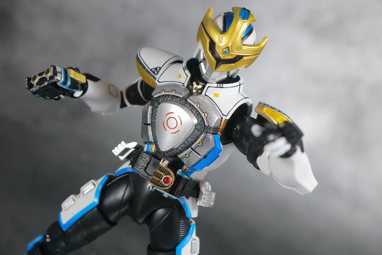 S.H.フィギュアーツ　仮面ライダーイクサ 真骨彫製法　レビュー　アクション　セーブモード