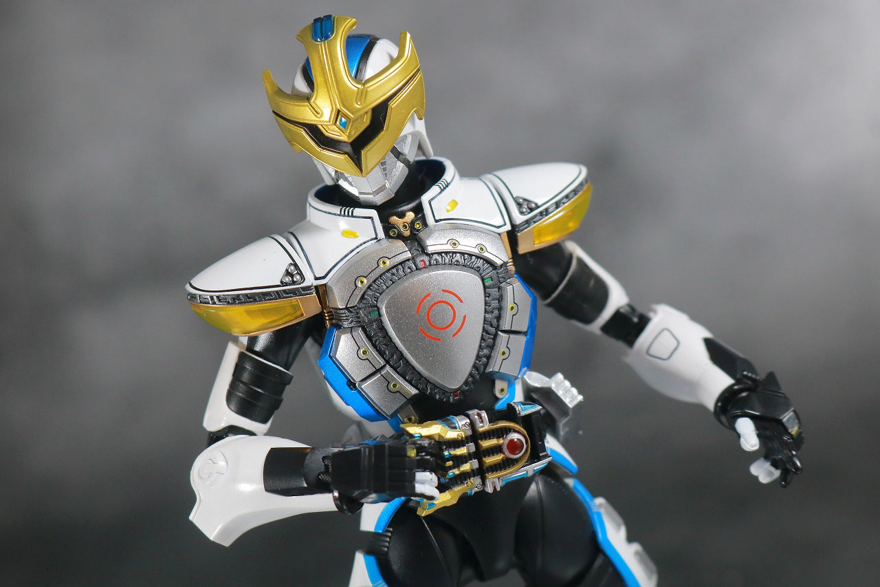 S.H.フィギュアーツ　仮面ライダーイクサ 真骨彫製法　レビュー　アクション　セーブモード