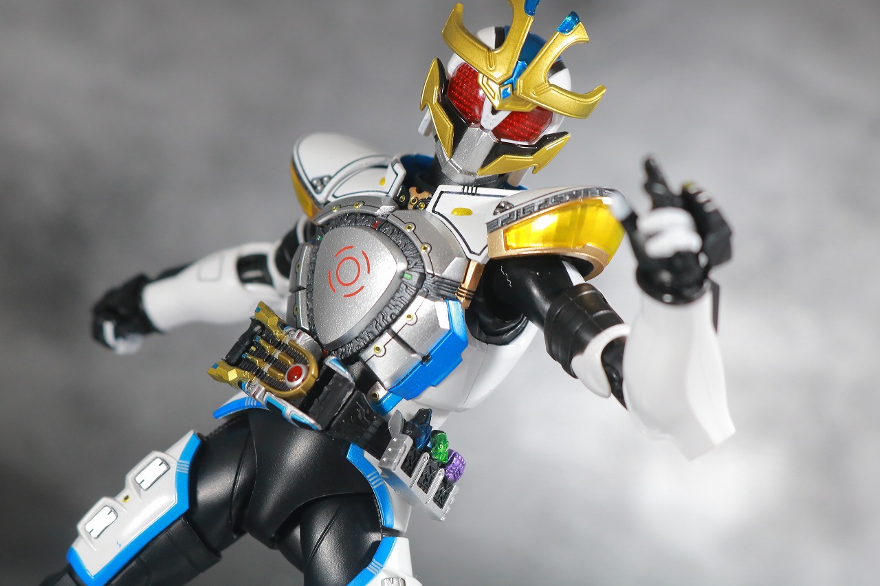 S.H.フィギュアーツ　仮面ライダーイクサ 真骨彫製法　レビュー　アクション　バーストモード