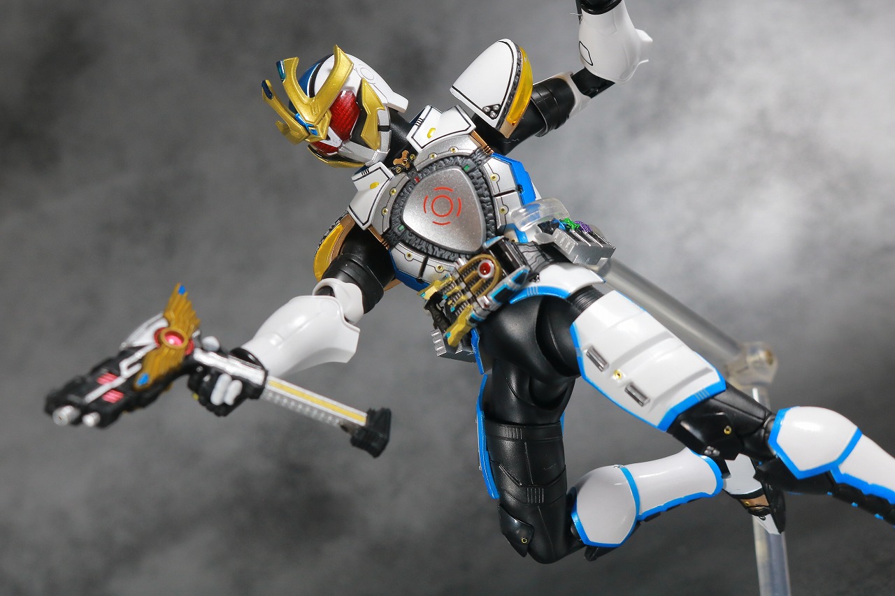 S.H.フィギュアーツ　仮面ライダーイクサ 真骨彫製法　レビュー　アクション　バーストモード