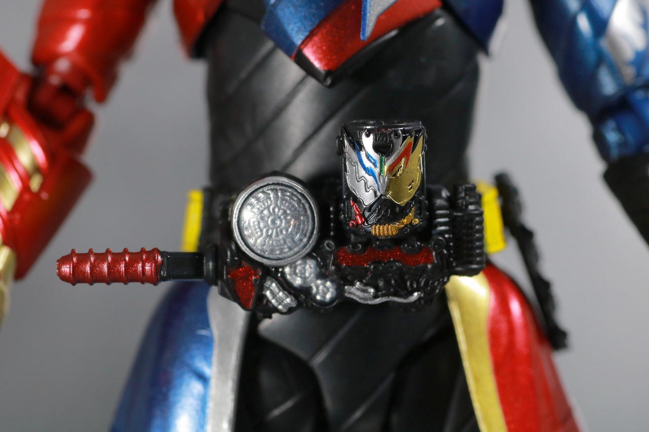 S.H.フィギュアーツ　仮面ライダービルド　クローズビルドフォーム　レビュー　本体