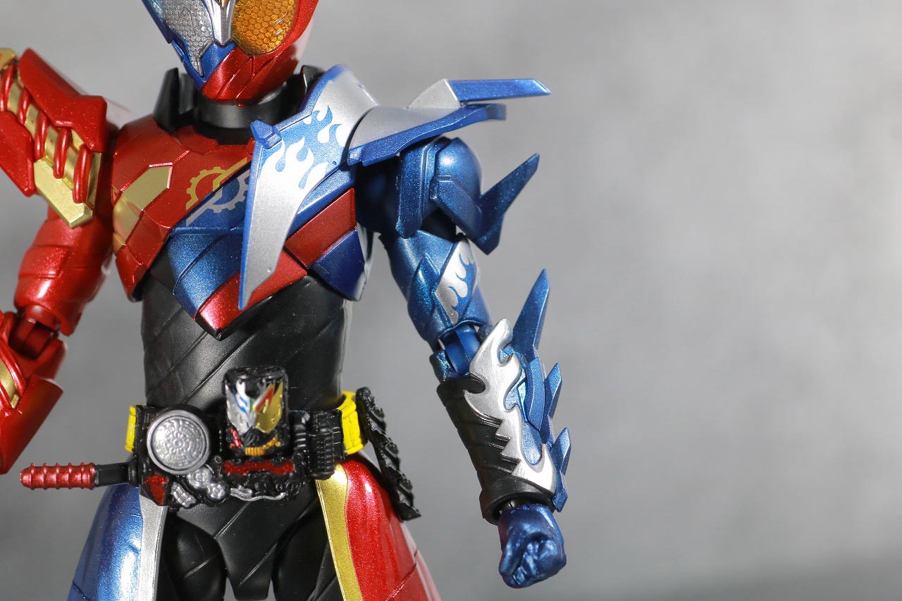 S.H.フィギュアーツ　仮面ライダービルド　クローズビルドフォーム　レビュー　本体