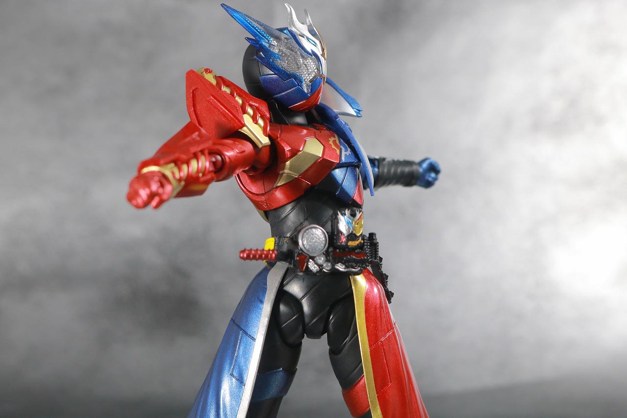 S.H.フィギュアーツ　仮面ライダービルド　クローズビルドフォーム　レビュー　可動範囲